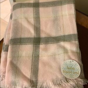 NWT Ladies Blanket Scarf
